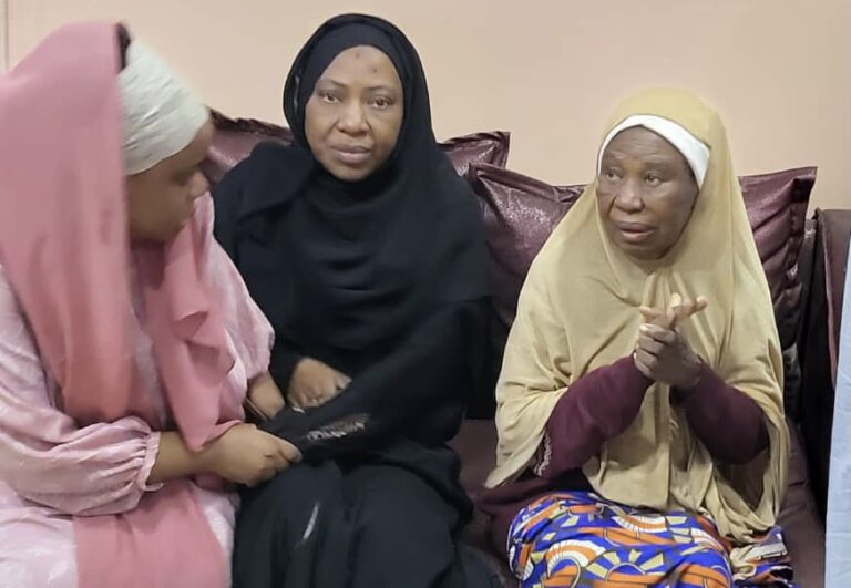 Terrorists free four more abducted train passengers